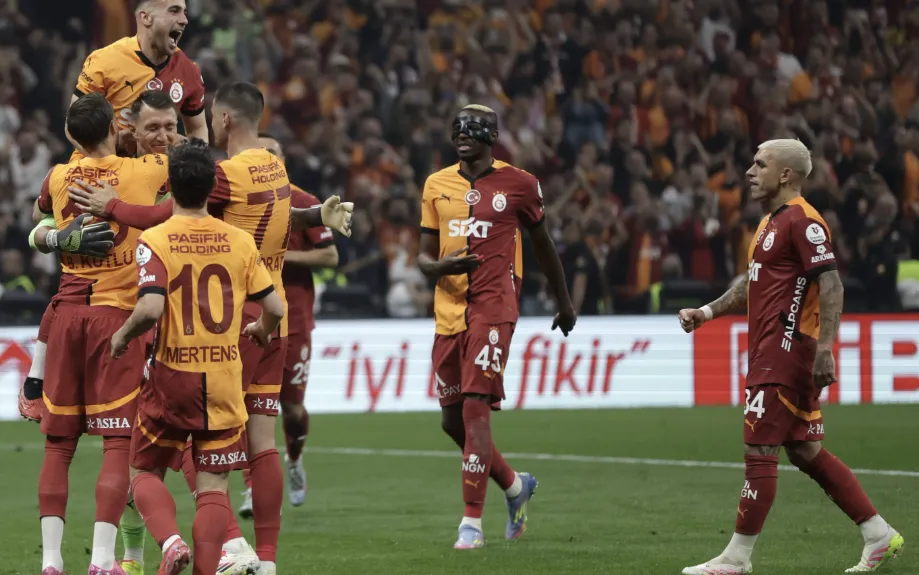 Comparing Galatasaray’s Renaissance with Historical Data